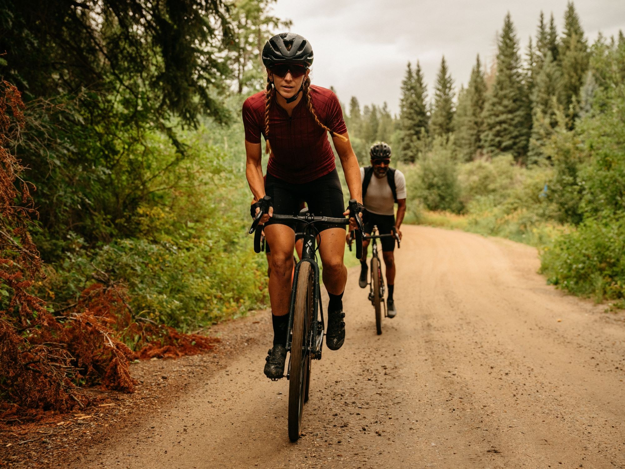 Cum alegi bluza și tricoul ideale pentru ciclism pentru sezonul de primăvară-vară