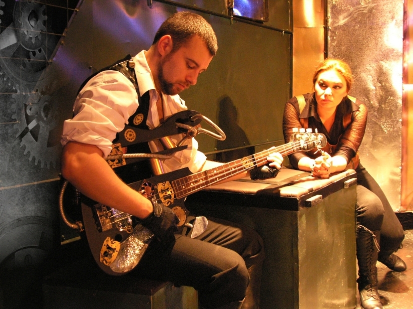 Ingenios spectacol SF: „Viaţă de schimb”, între teatru şi film