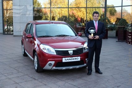 Aproximativ două mii de angajaţi ai uzinei Dacia protestează la Mioveni