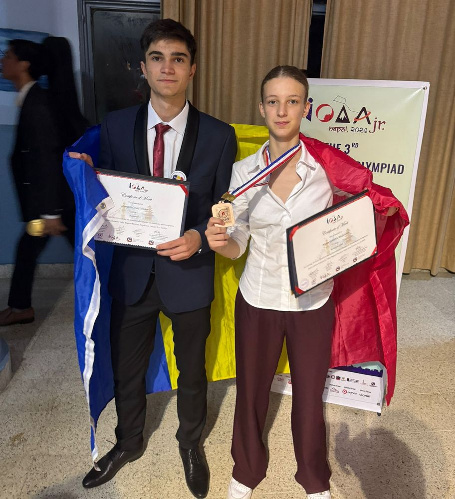 Premiile arată doar că „ai picat” pe subiect, succesul vine din efort constant, susţin medaliaţii gălăţeni la Olimpiada Internațională de Astronomie