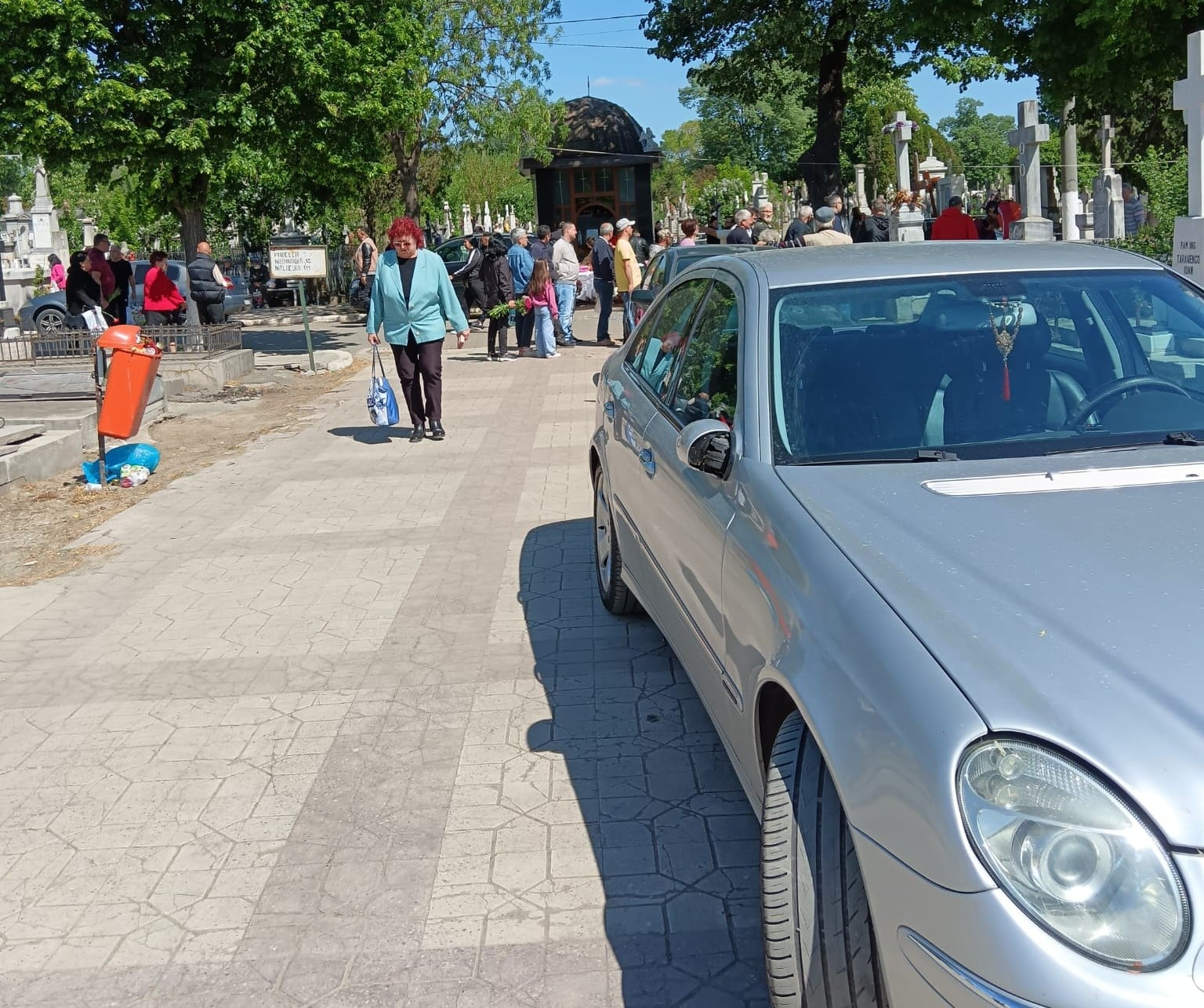 Cu SGR-ul la cimitir