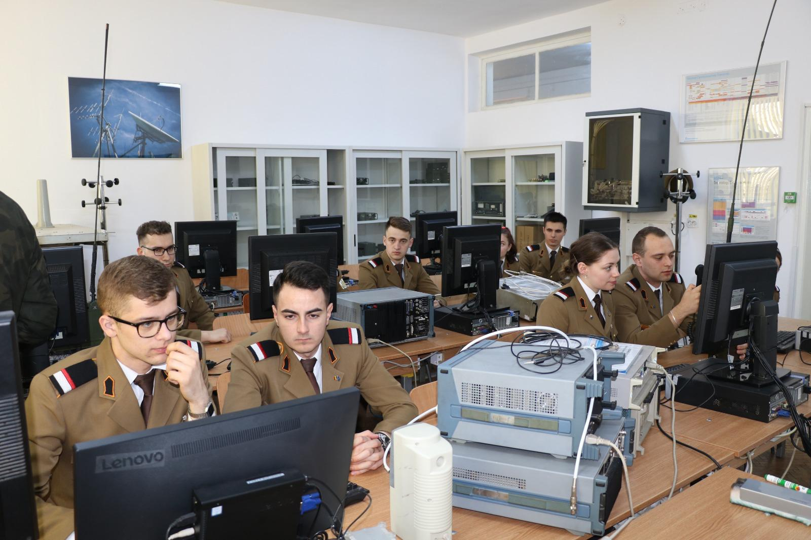 Promovarea carierei inginerești militare în liceele din Galați