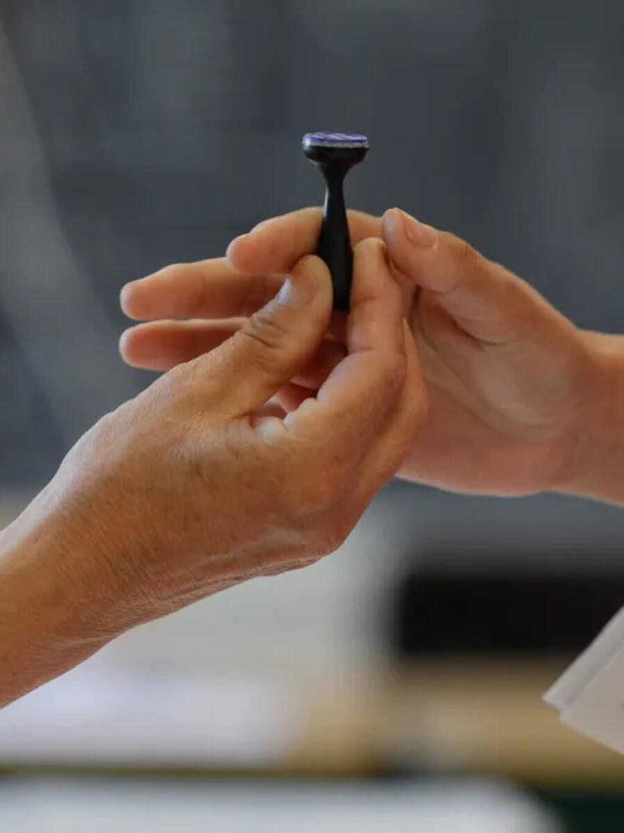 Votul care ne trimite la peluză