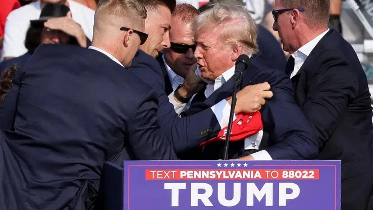 Donald Trump, împușcat în timpul unui miting electoral. Tentativă de asasinat (VIDEO)