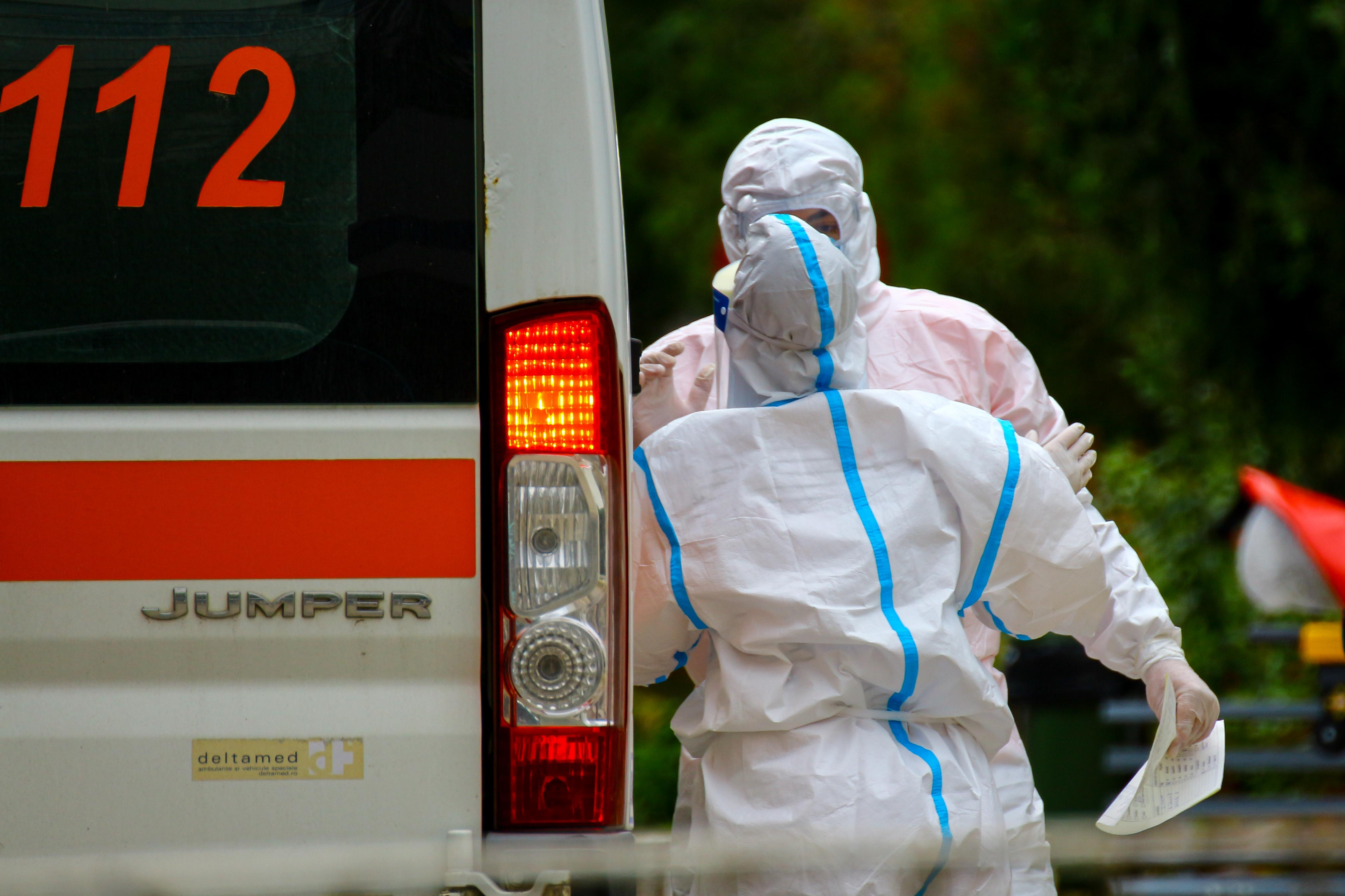 33 de infectări noi și trei decese, în doar 24 de ore