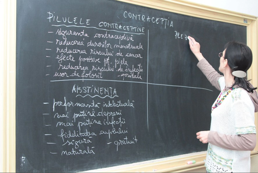 De ce vor părinții ca ”sexul” să fie predat la școală