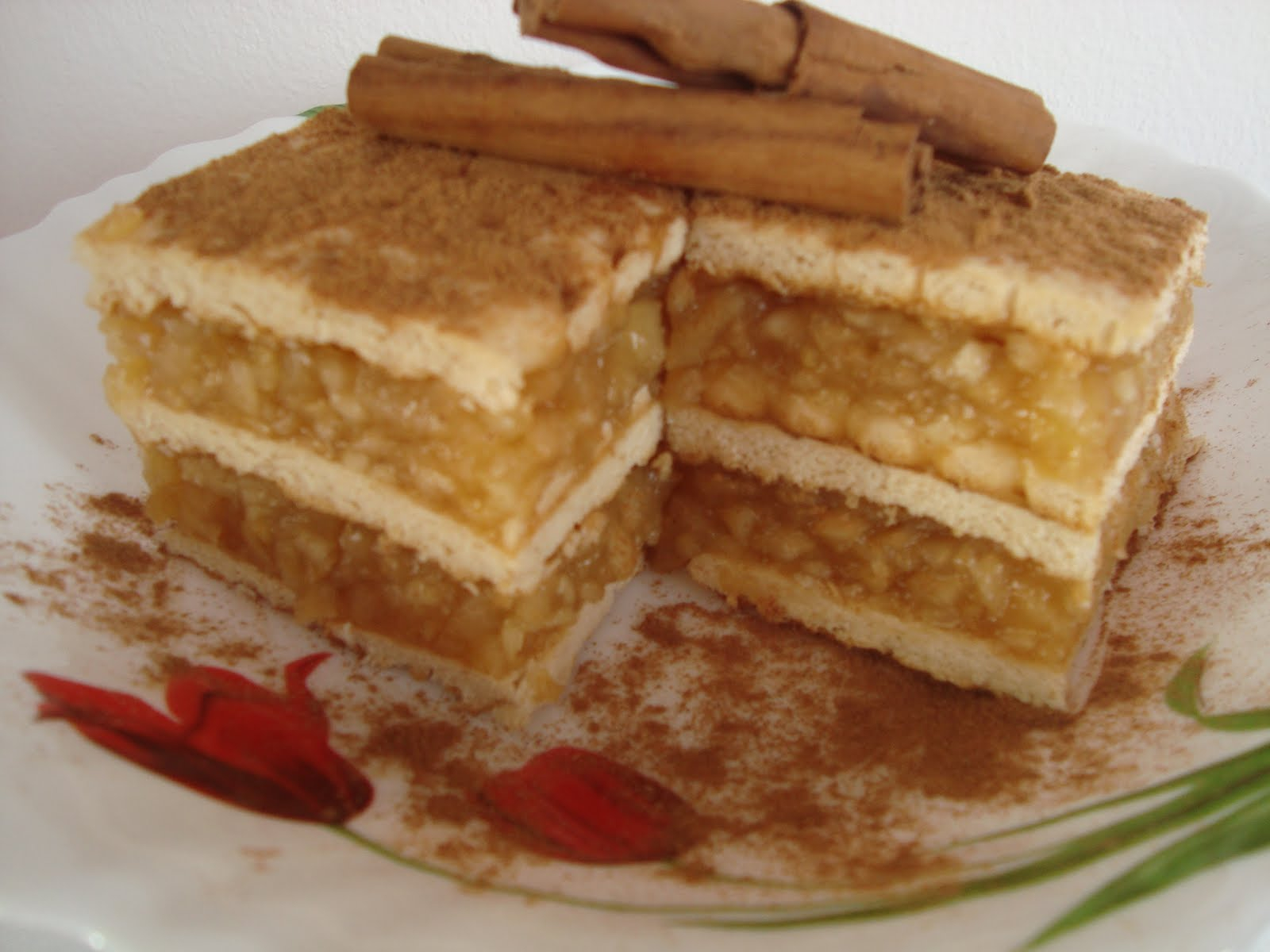 Biscuiți de casă fragezi și delicioși. Prăjitură cu mere și biscuiți