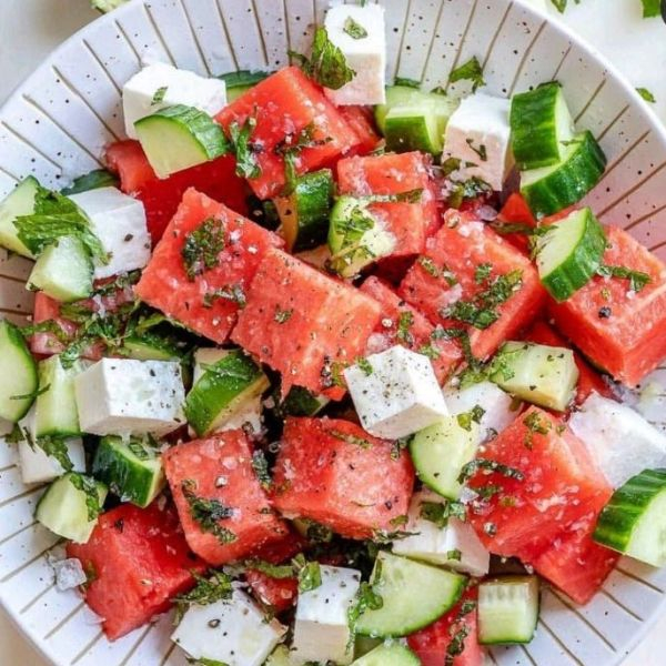 Salată de pepene cu brânză feta, meniu de weekend, rapid și ușor