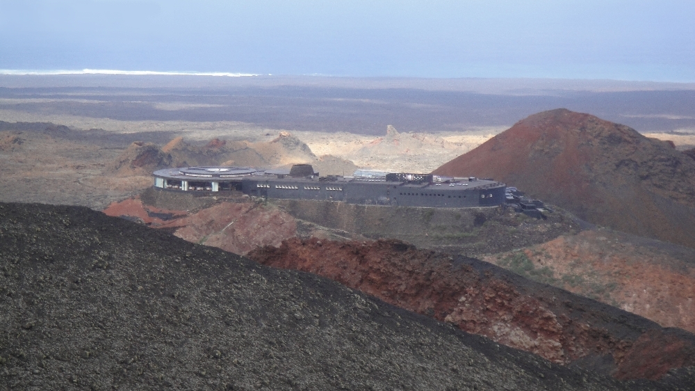 GRĂTAR deasupra unui VULCAN