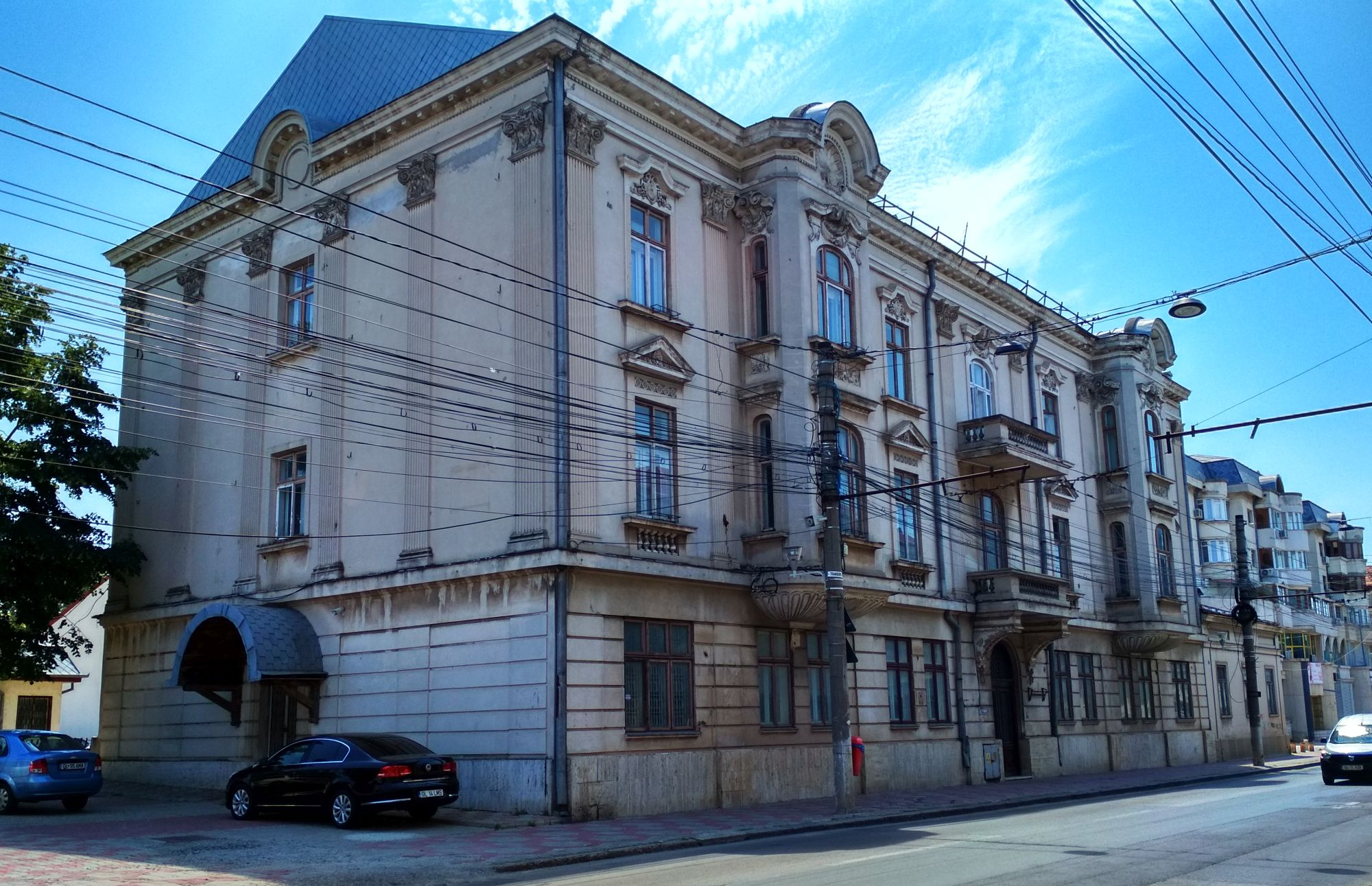 Fostul ”Grand Hotel”, sediu de campanie pentru PNL şi USR PLUS