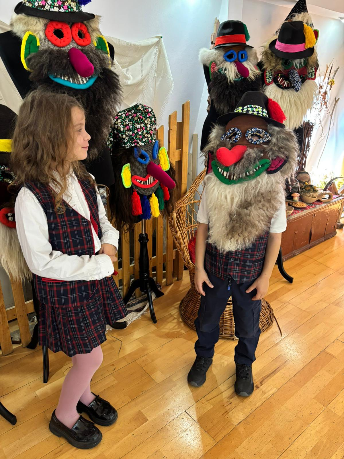 Tradiția și arta populară, transmise copiilor prin joacă și artă