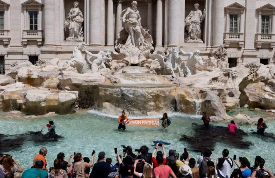 Fontanela din Trevi și guvernul bătut în cap
