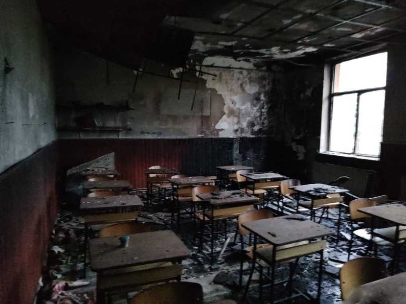 Bani pentru refacerea şcolii din Malu Alb, distrusă de un incendiu