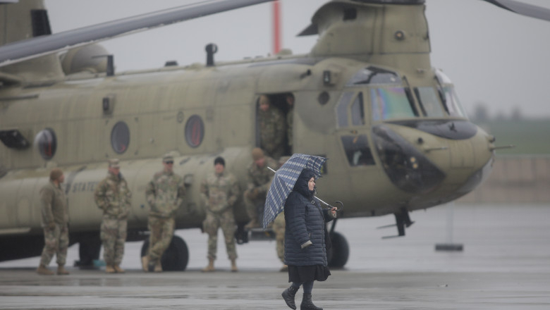 Se retrag? Lasă, bă, că merde-așa!