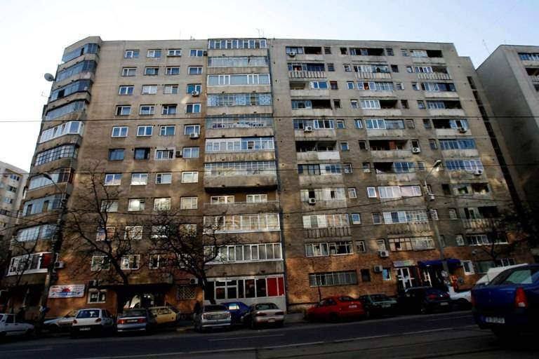Iniţiativă UDMR: Primăriile să cumpere locuinţe scoase la licitaţie de bănci pentru a le închiria