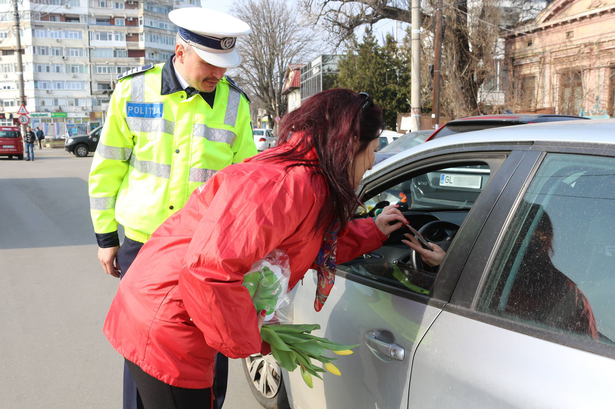 ”Amenzi” în trafic cu flori şi mărţişoare