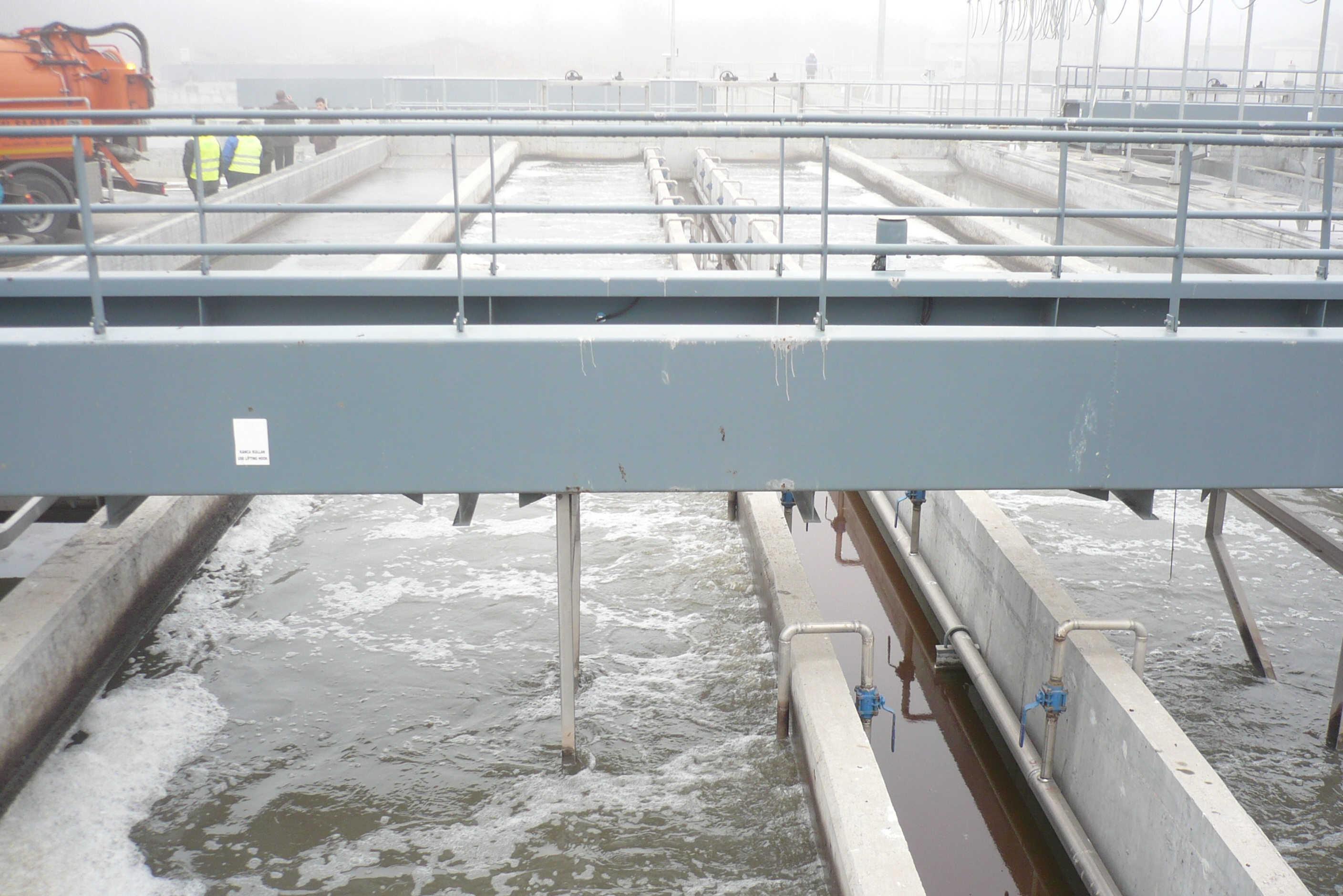 Staţie de epurare a apelor uzate: un lucru bun care miroase rău 