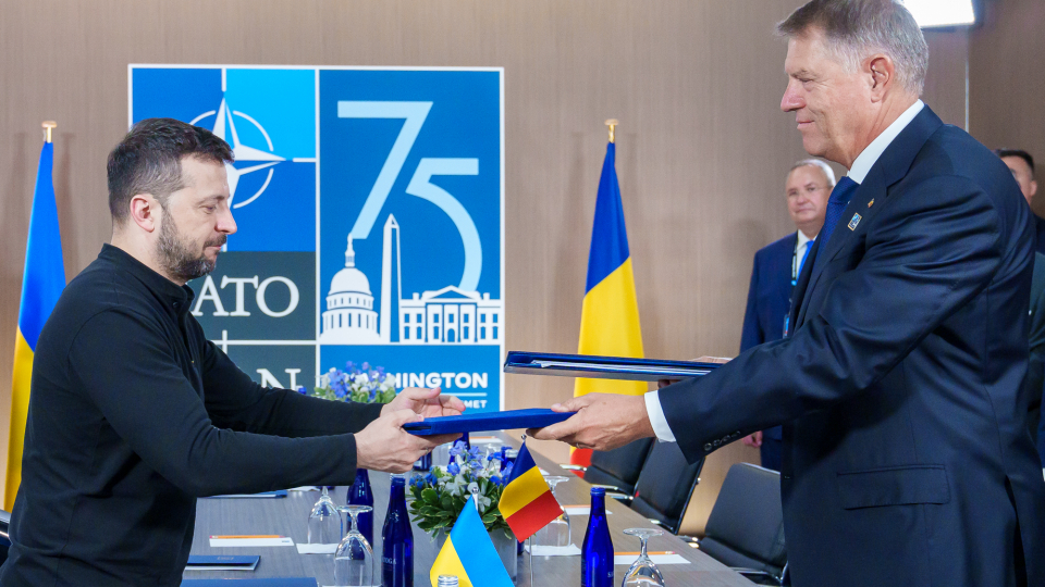 Palatul Cotroceni, iluminat în culorile drapelului ucrainean. Scrisoarea preşedintelui Iohannis pentru preşedintele Zelenski