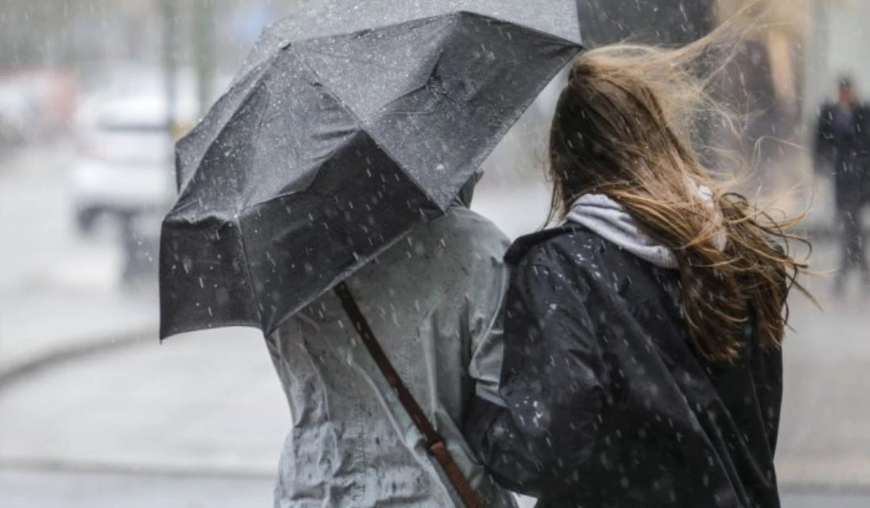 Vânt și precipitații în aproape toată țara