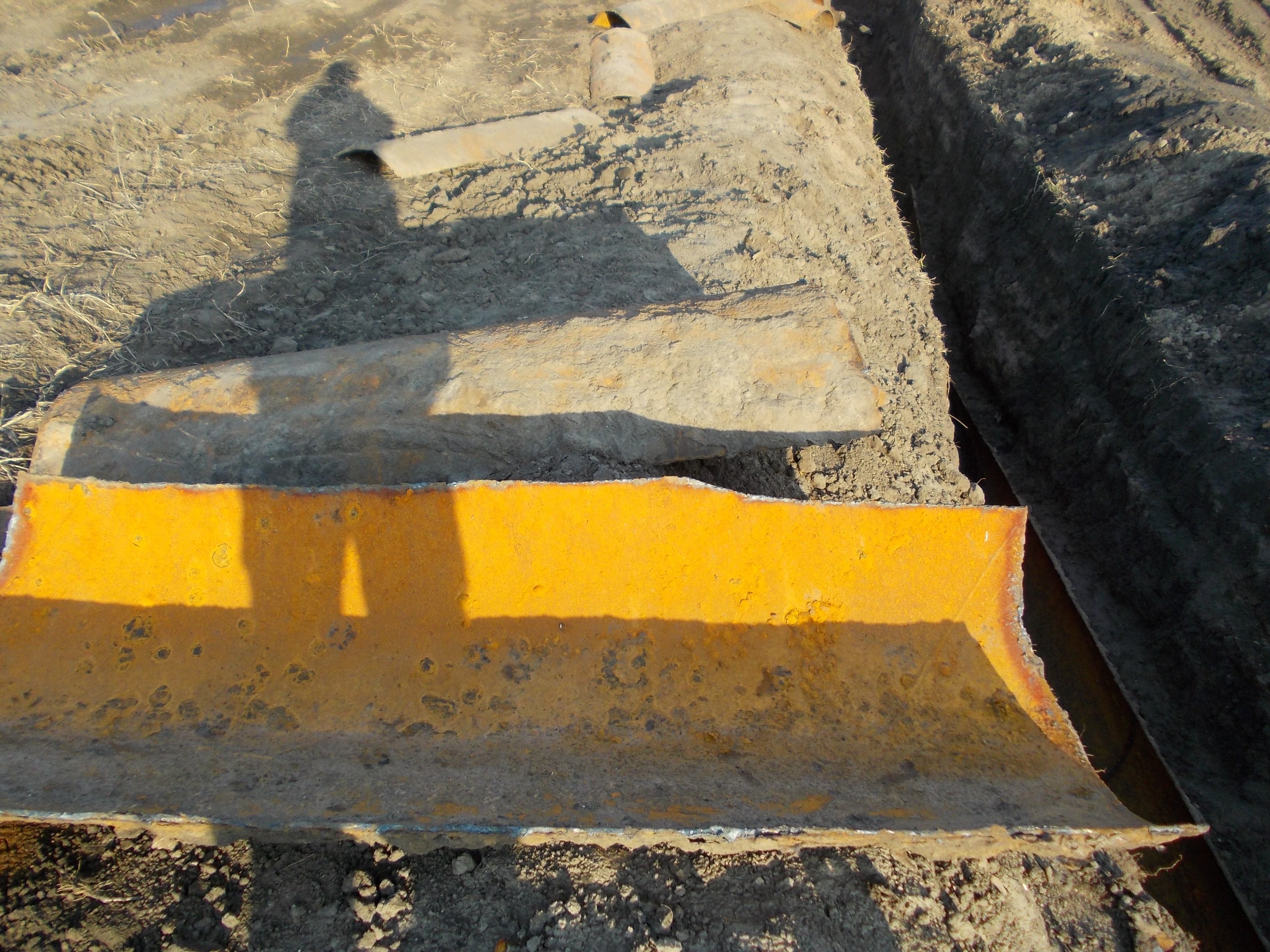 Hoţii de ţevi din Fântânele îşi pierd urma cu tot cu sistemul de irigaţii 