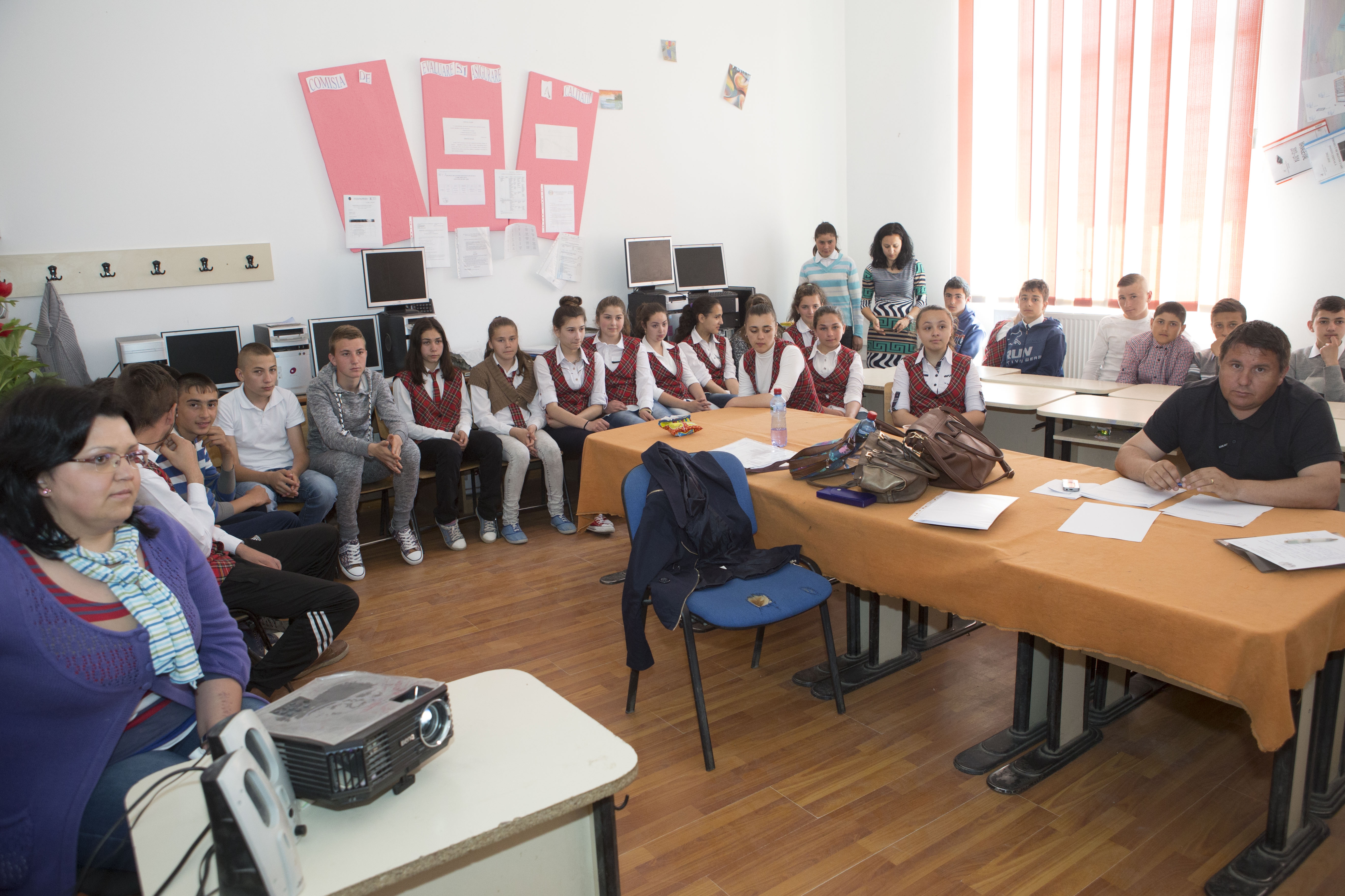 Şcoala unde nu sunt probleme nici cu absenteismul, nici cu violenţa (FOTO)