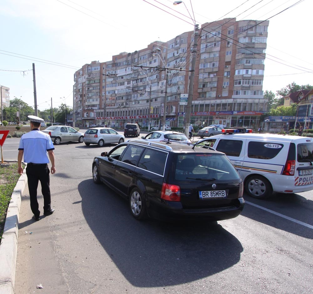 Sensul giratoriu de la Ultimul Leu a fost desfiinţat după şase ore!