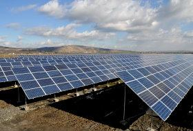 Cei ce au panouri fotovoltaice ”pot vinde mai uşor curentul produs”