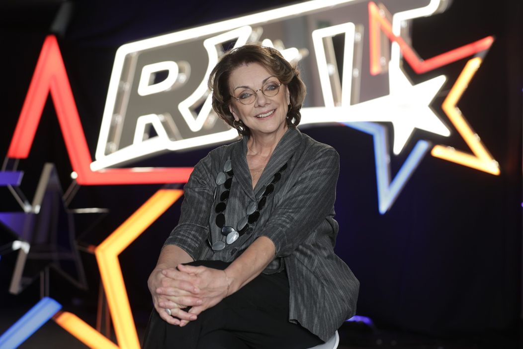 Actriţa Carmen Tănase îl înlocuieşte pe Dragoş Bucur