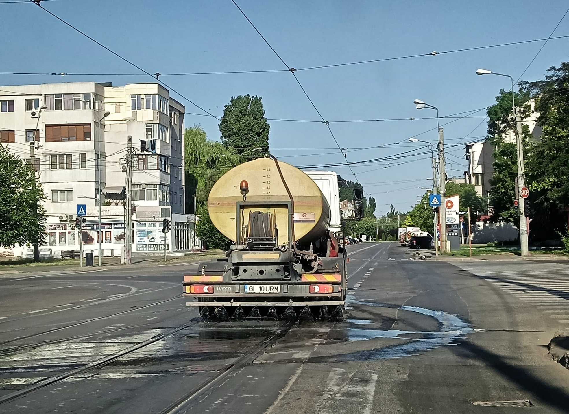 Centre de prim-ajutor și străzi stropite zilnic. Măsuri ale Primăriei pe durata caniculei