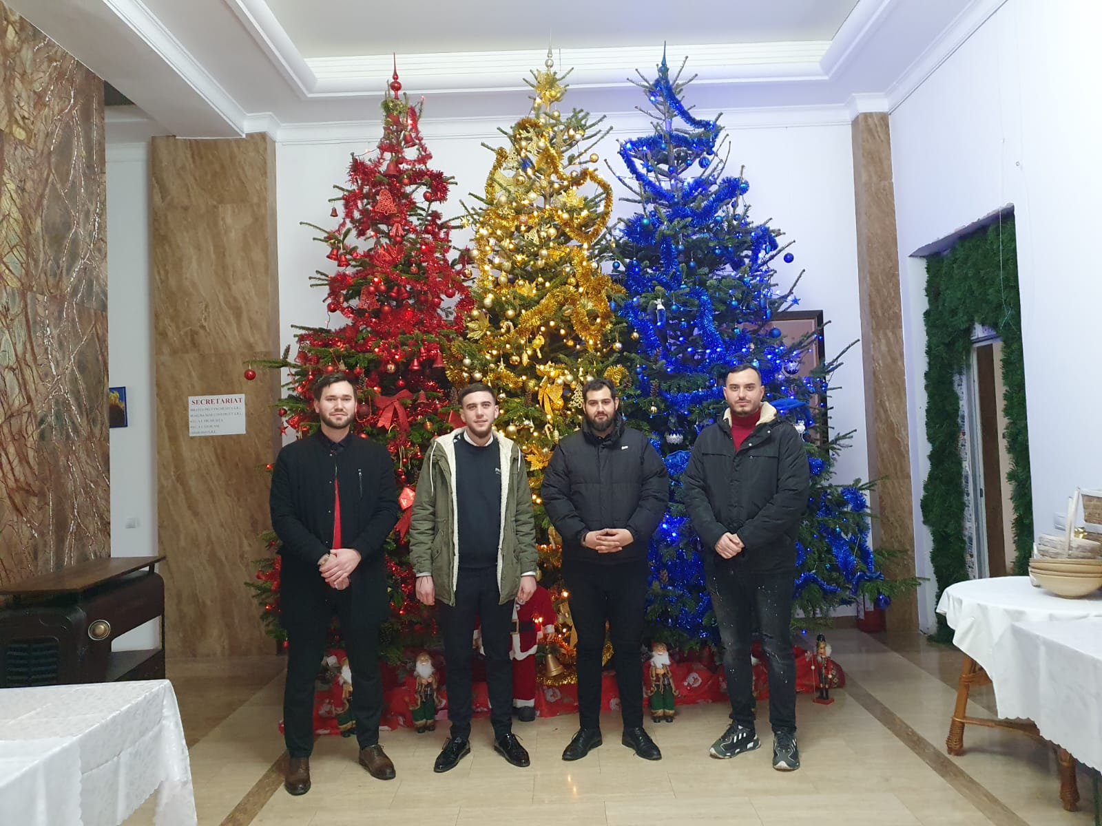 Masteranzi la Teologie ne-au vestit Naşterea Domnului (video)