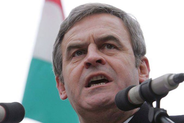 Laszlo Tokes rămâne fără "Steaua României"