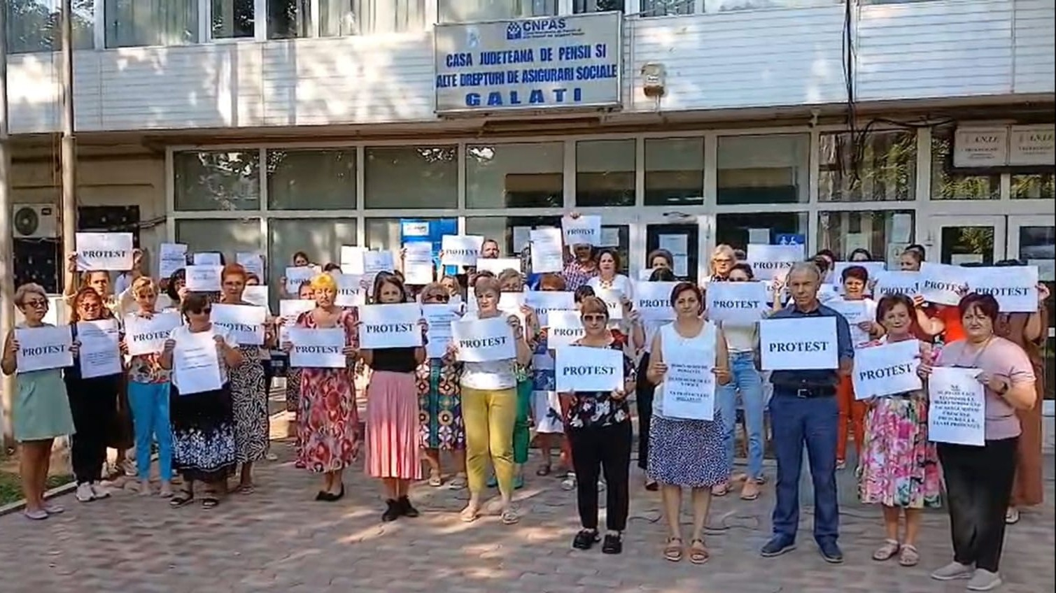 O nouă zi de protest la Casa de Pensii Galați
