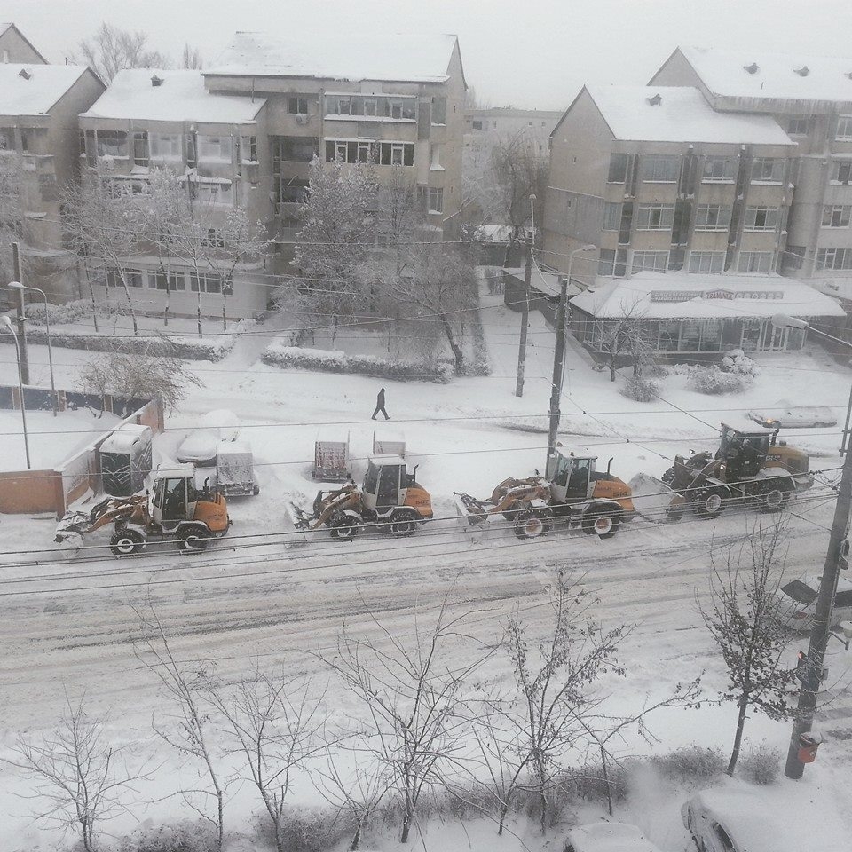 UTILAJE Tancrad, TRASE PE DREAPTA. Maşinile au rămas FĂRĂ motorină