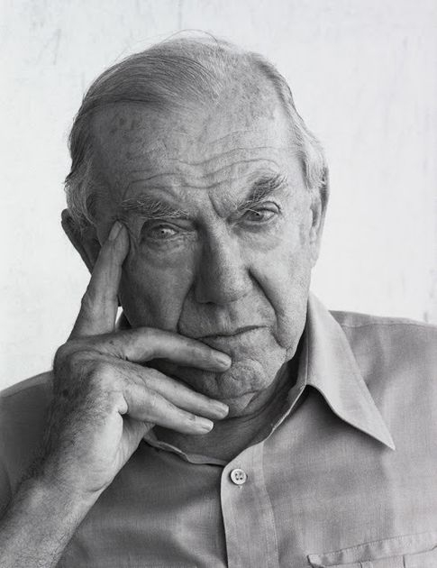 Remember. Graham Greene, scriitor decorat în două ţări