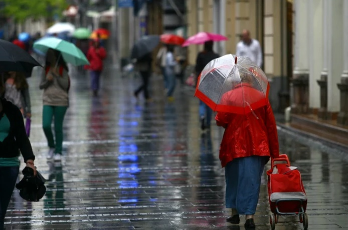 Ploi abundente și frig, în zilele următoare
