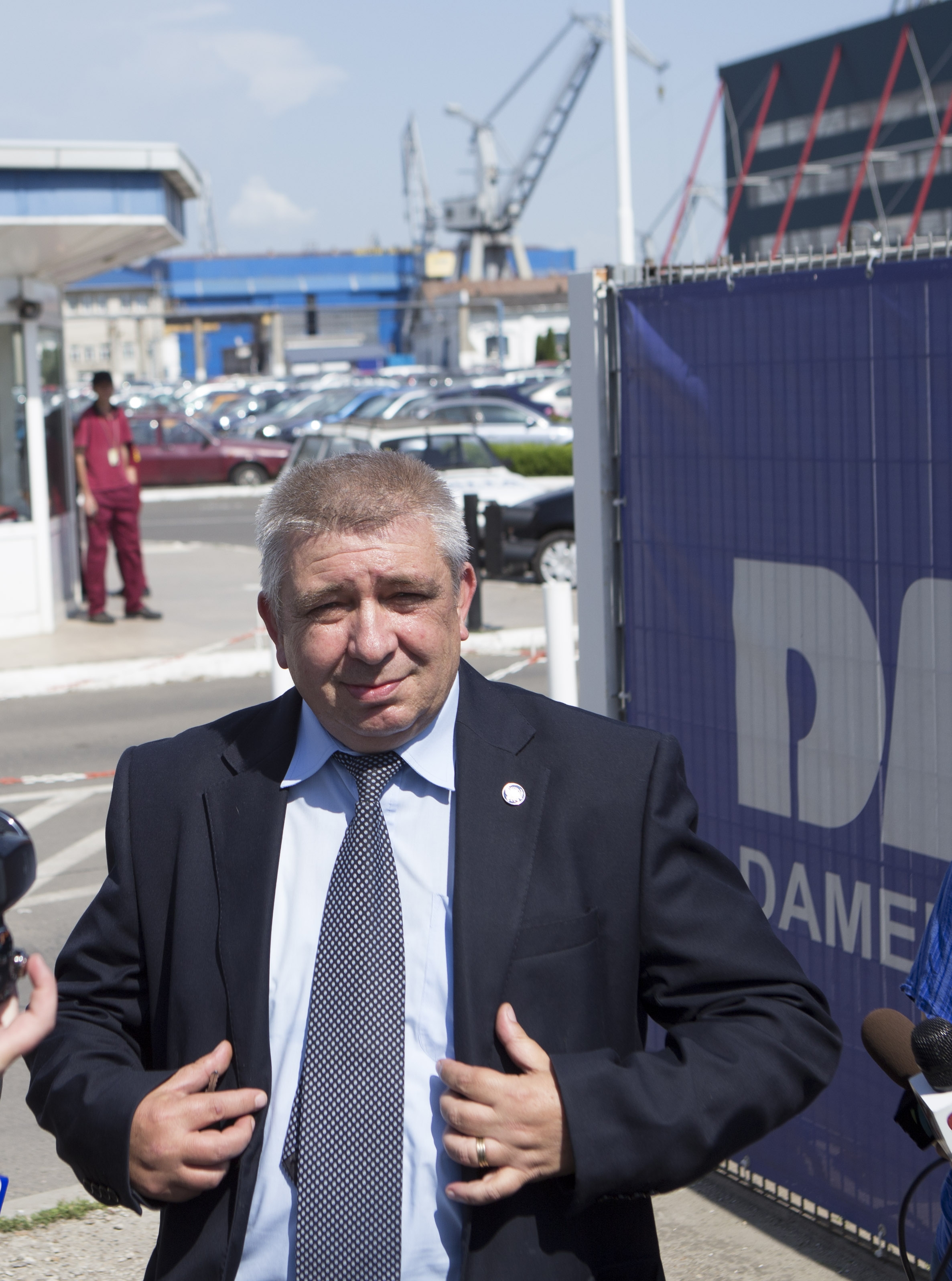 DUNĂREA, în continuă creştere: Şantierul Naval se pregăteşte de INUNDAŢIE