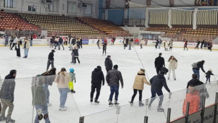 Patinoarul, deschis pentru public