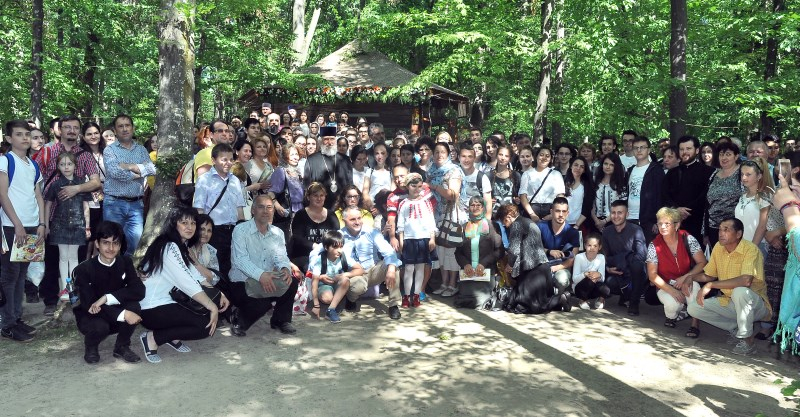 Peste o mie de tineri, la hramul Mânăstirii Buciumeni