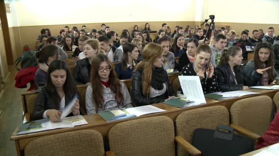Oportunităţi de ANGAJARE pentru tineri: Peste două milioane de LOCURI DE MUNCĂ în Uniunea Europeană