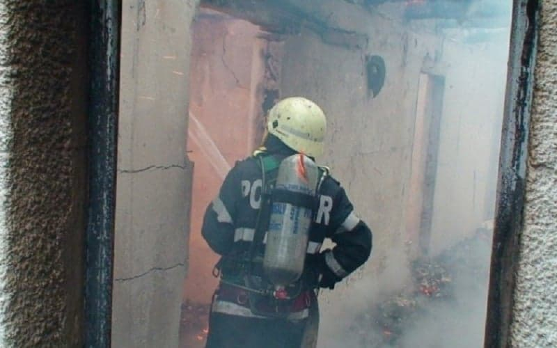 La un pas să rămână fără casă din cauza unei improvizații electrice