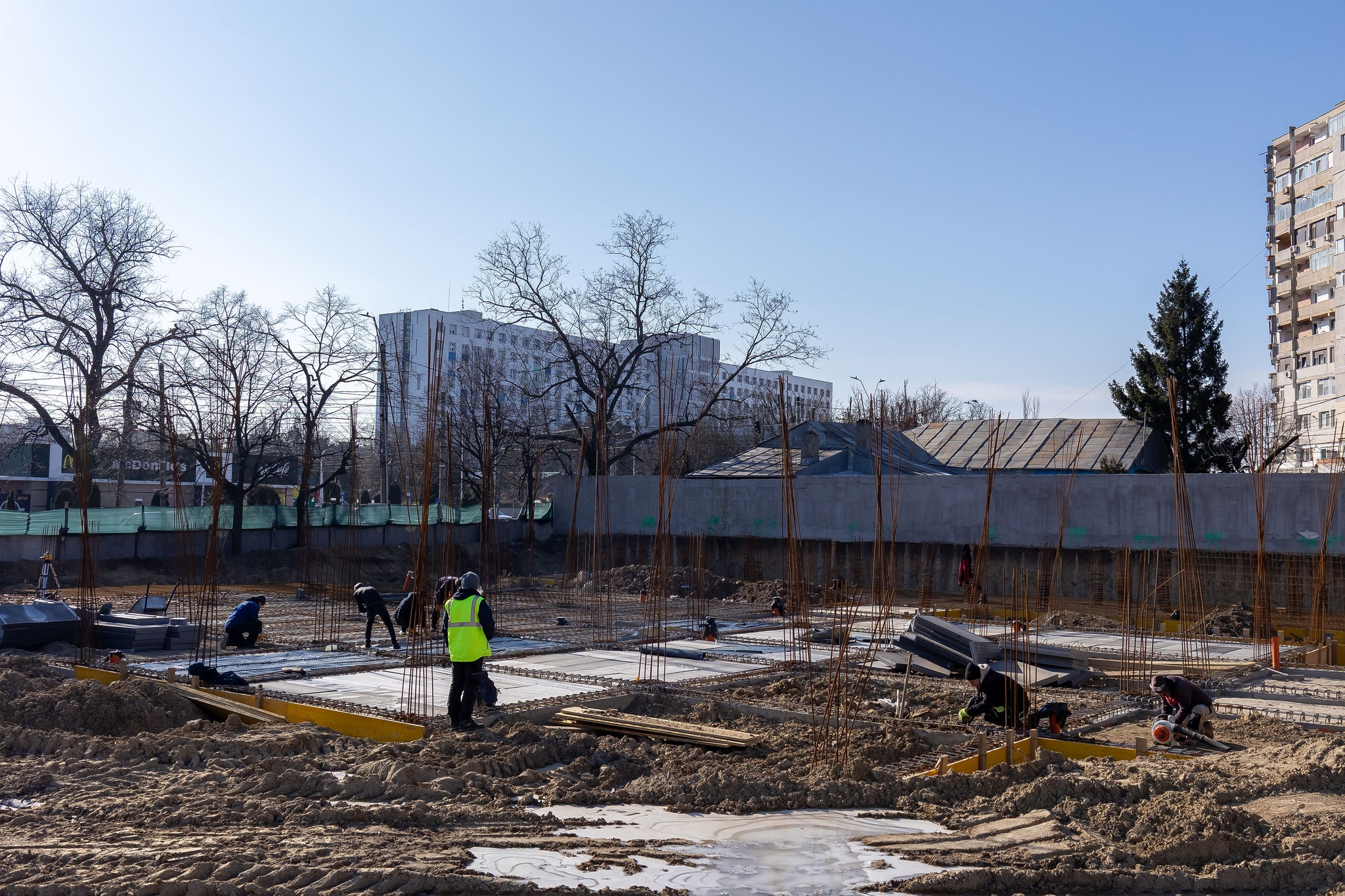 "Poza zilei". Cum se construieşte în Galaţi, pe Cod galben de ger