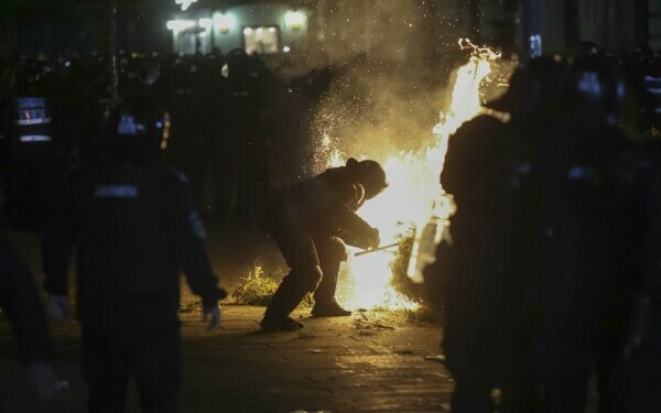 Trei protestatari implicați în violențele de la BEC, reținuți de procurori