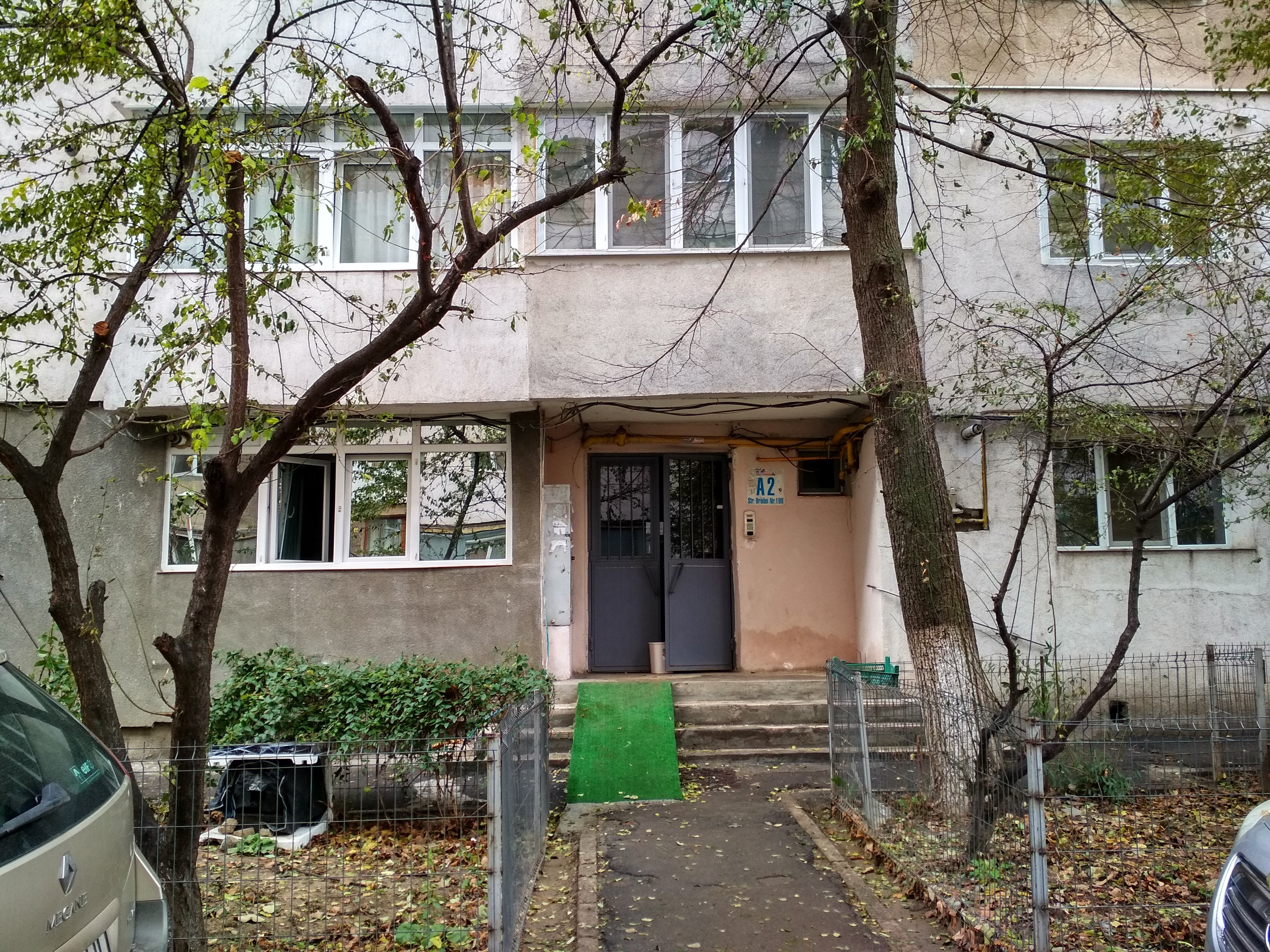 Rampa de acces, motiv de supărare între locatarii unui bloc din Galaţi