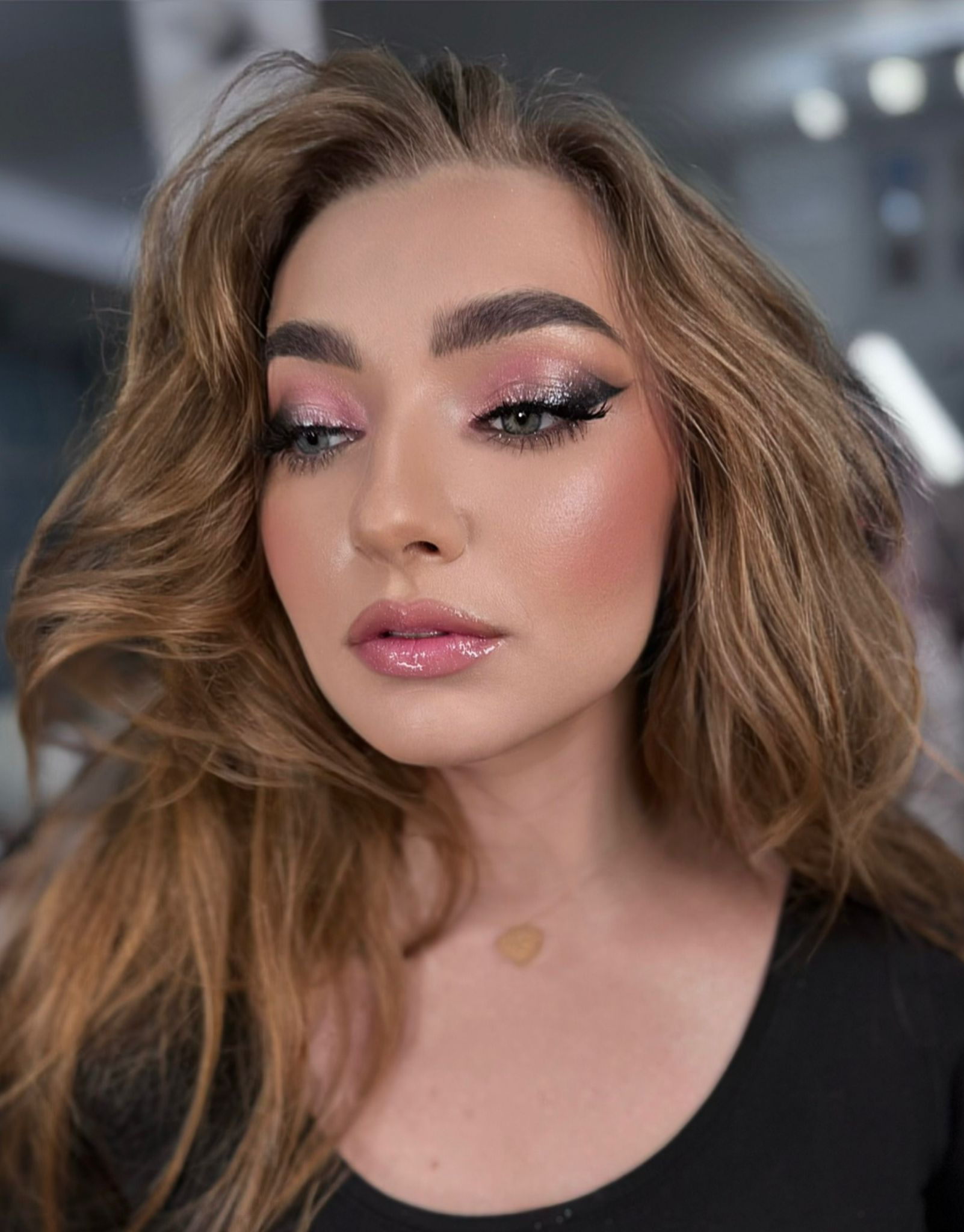 Cum să ai cei mai captivanți ochi la petrecerea de Revelion (VIDEO)