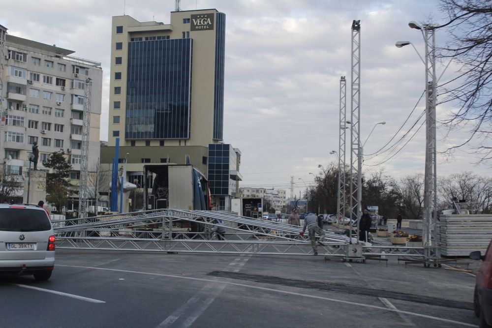 ZILELE GALAȚIULUI, în linie dreaptă | Se montează scena pe Faleză