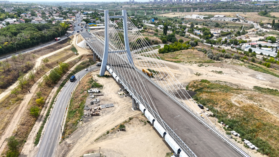 Firmă luminoasă de 40.000 de euro pentru viaductul hobanat de pe Centură