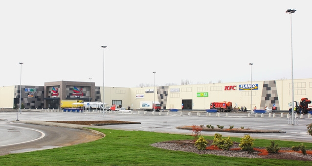 INCENDIU la MALL din cauza unui scurtircuit