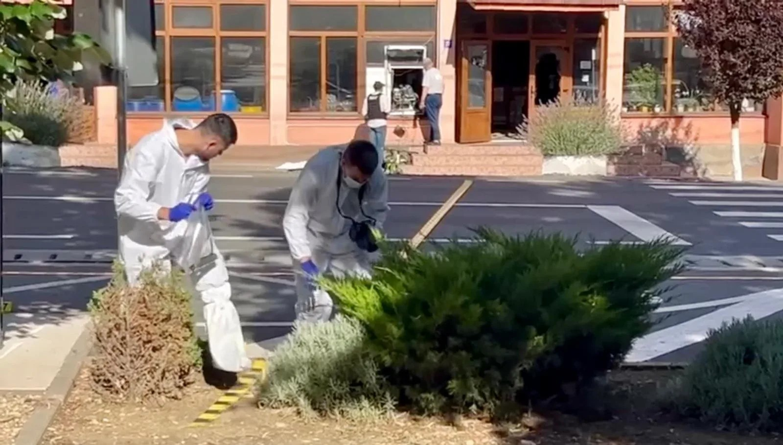 Bancomat jefuit și incendiat