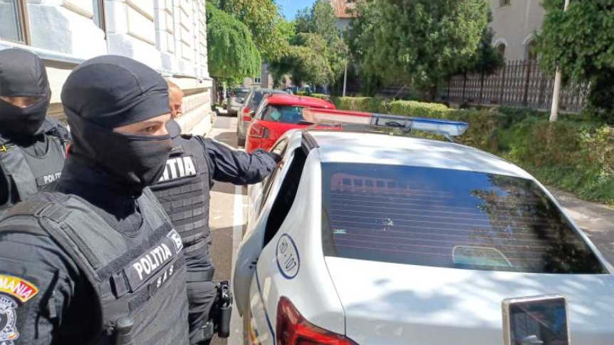 Mandat de arestare pentru tecuceanul care şi-a împuşcat familia