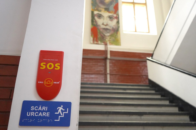 Indicatoare tactile, montate în spații ale Universității